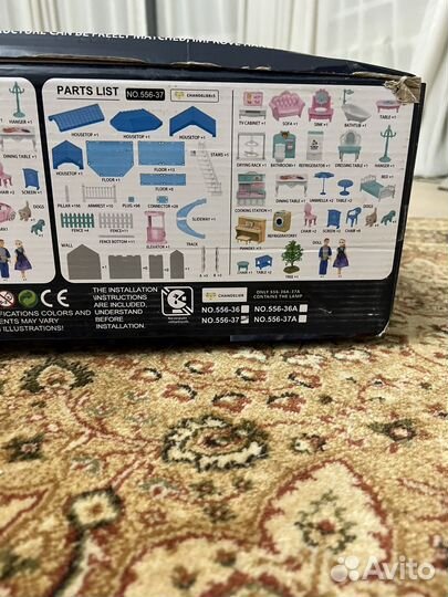 Кукольный домик с мебелью и куклами