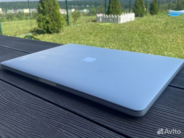 Apple MacBook Pro 15 2015 i7/16gb/256gb 76 циклов