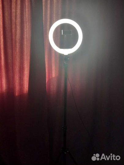 Кольцевая лампа со штативом