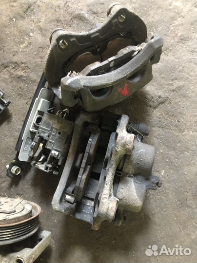 Суппорта nissan maxima а33 передний