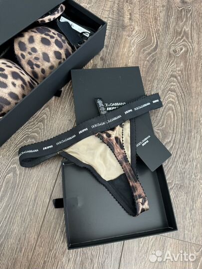 Бюстгалтер и трусы Dolce Gabbana skims