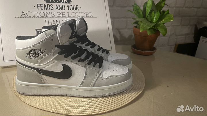 Кроссовки Nike Air Jordan 1