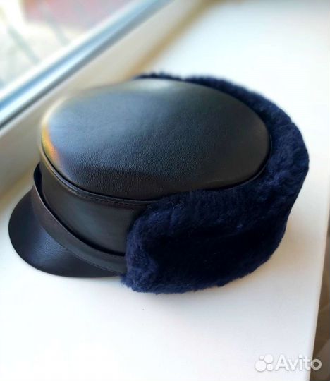 Зимняя кожаная шапка (форменная) и кашне (новое)