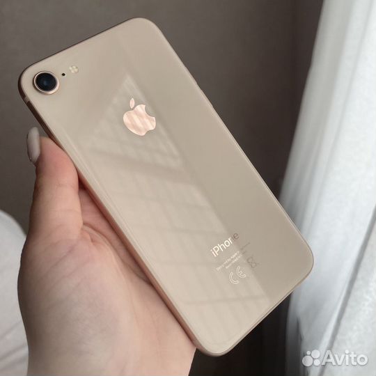 Телефон iPhone 8