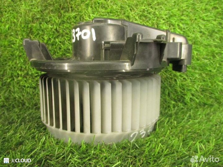 Мотор печки на toyota blade AZE156H 2AZ-FE