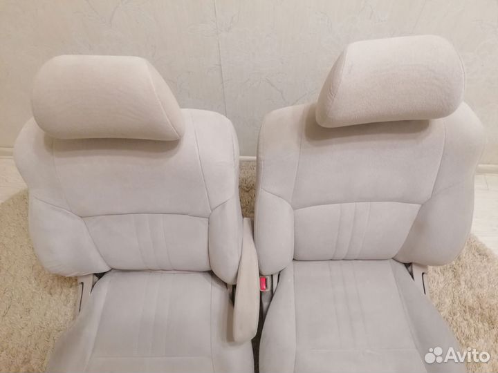 Передние сиденья тойота Gaia