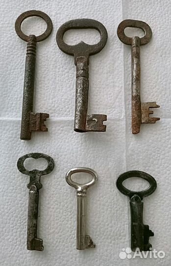Старинные мебельные,сундучные ключи