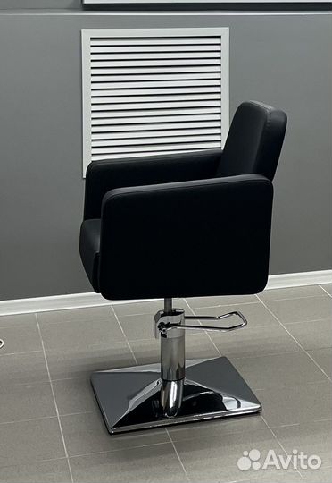 Парикмахерское кресло
