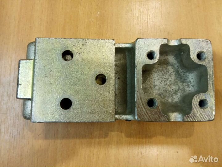 Петля задней двери Мерседес вм 668 669 670