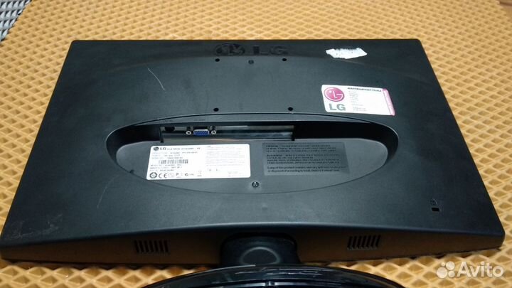 Широкоформатный ЖК монитор LG Flatron W1943SE