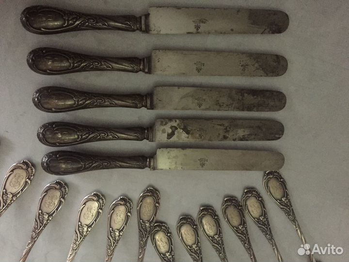 Старинный набор,столовых приборов.Вилки,ложки,ножи