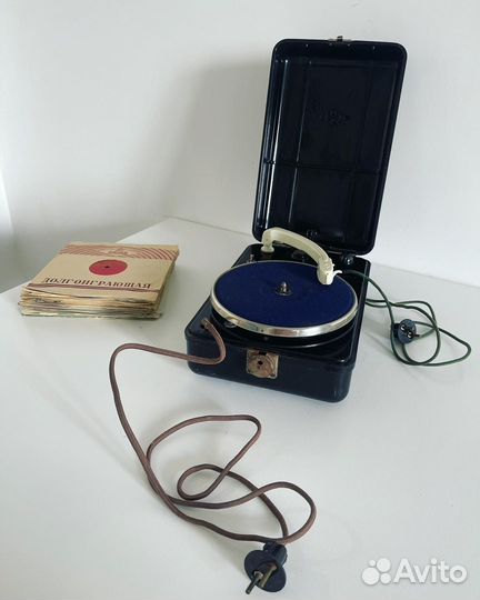 Электрофон (Фонола) с пластинками рабочий
