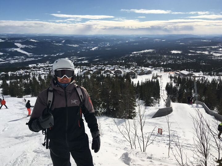 Инструктор по горным лыжам