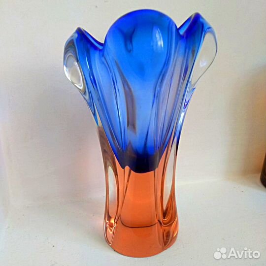 Ваза. Гутное стекло. Чехословакия. Богемия