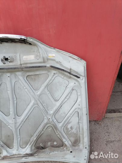 Капот на Toyota carina ED