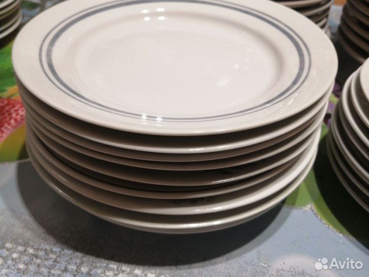 Столовые тарелки бу