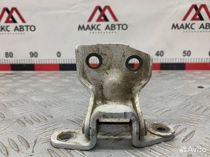 Б/У петля двери задний правый Mazda Demio DW3W B3