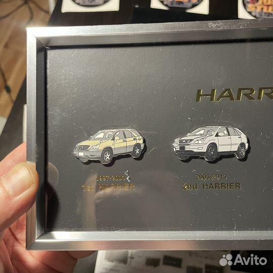 Рамка+Значки Toyota Harrier