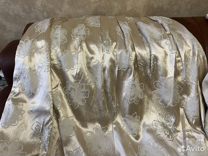 Шторы золотистые