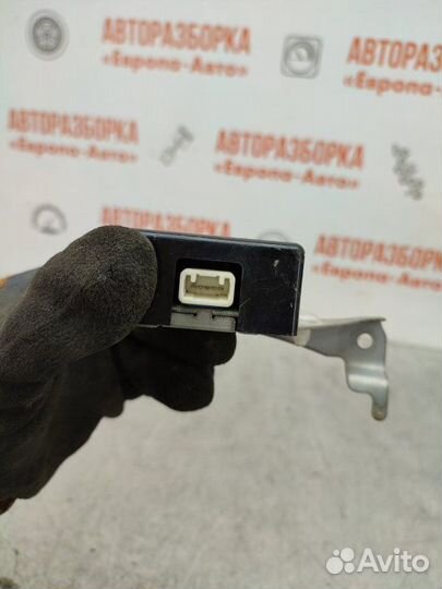 Блок управления центральным замком Toyota Hi Lux 3