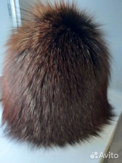 Шапка песцовая коричневого цвета
