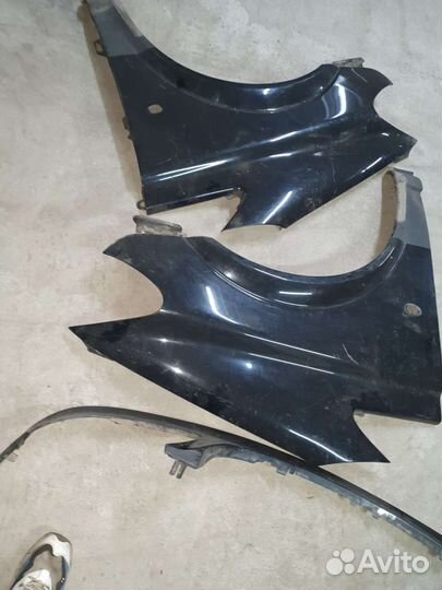 Переднее крыло чёрное на mercedes vito
