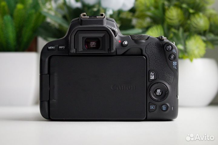 Canon 200D Kit + Комплект