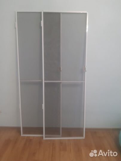 Дверь с москитной сеткой