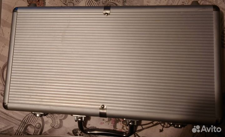 Набор для покера,300 фишек,продаю