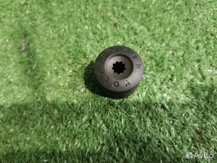 Колпачок болта Volkswagen Golf