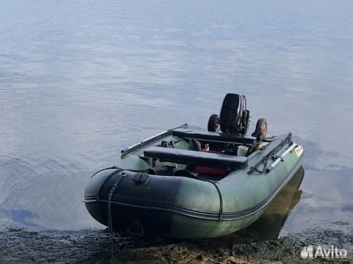 Лодка с мотором
