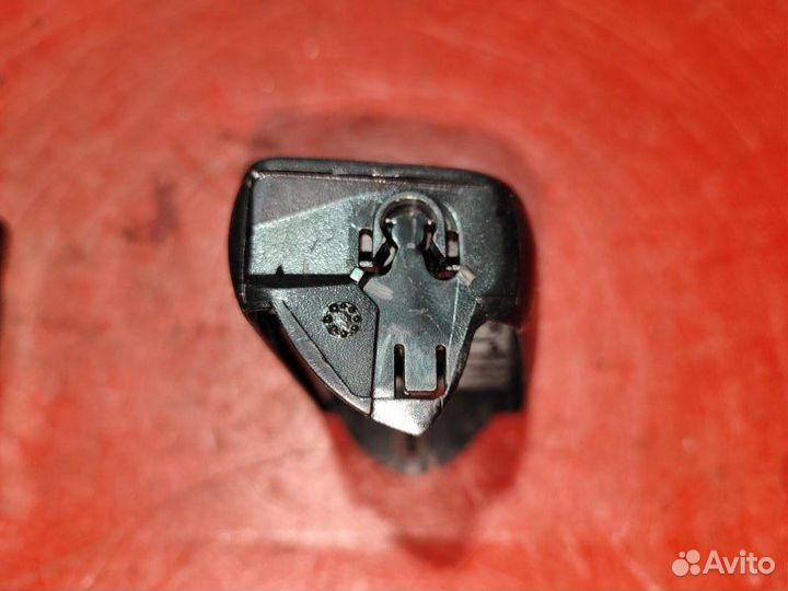 Дефлектор в торпедо правый Volkswagen Passat B3