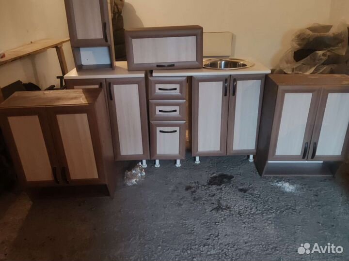 Кухонный гарнитур и плитка