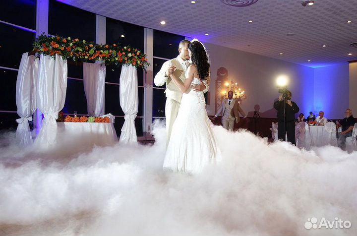 Тяжелый дым на первый танец молодых