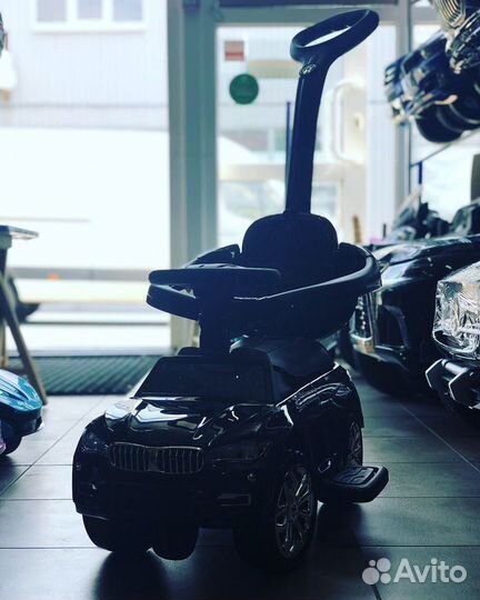 Каталка толокар Машинка с Ручкой и мягким сидением