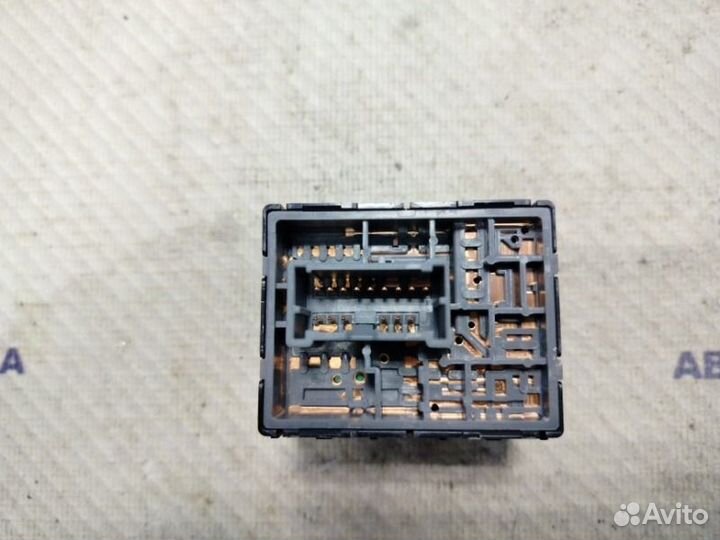 Кнопка регулировки зеркал Nissan Juke YF15