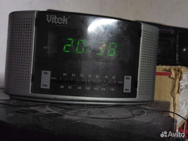 Часы с радио vitek