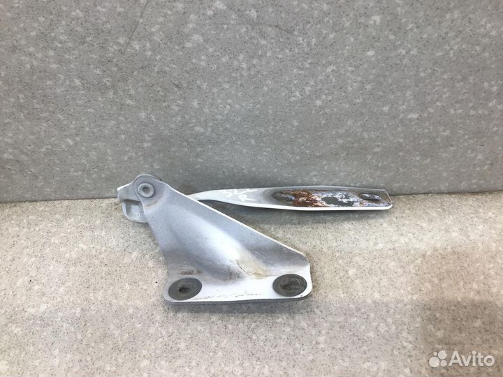 Петля капота правая VAZ LADA Granta 2011