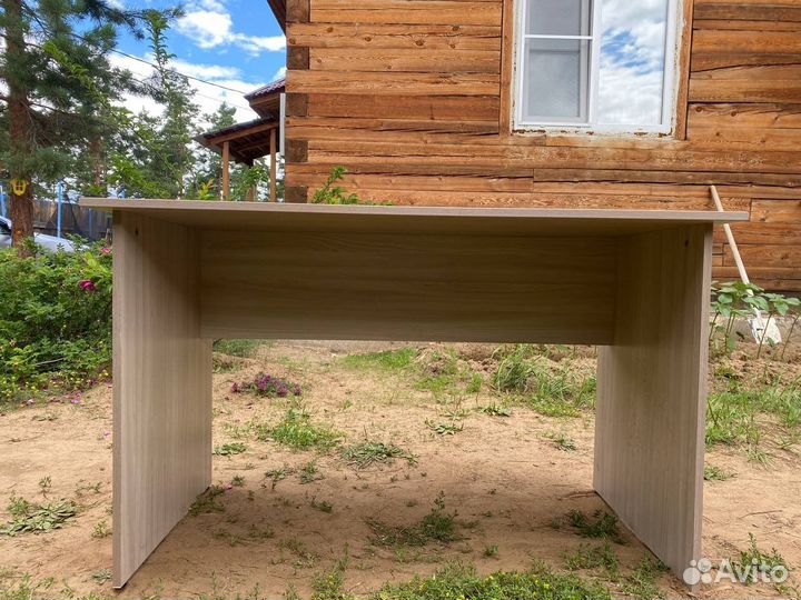 Письменный стол