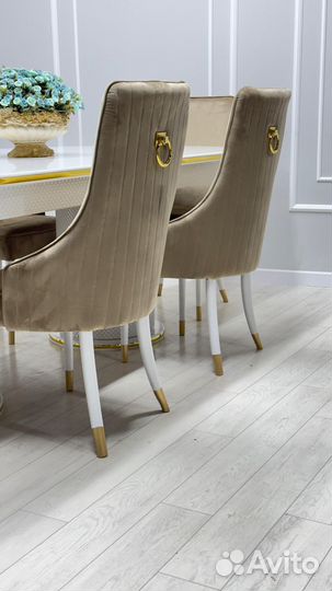 Стол и стулья