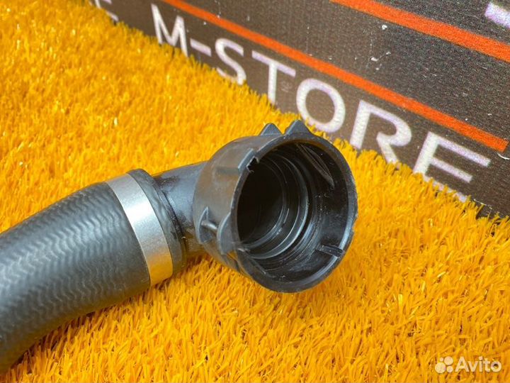 Патрубок радиатора нижний Mercedes-Benz C-Class