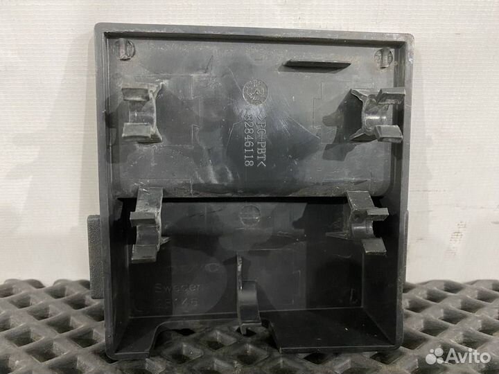 Накладка петли багажника левая Volvo FH4 82846118