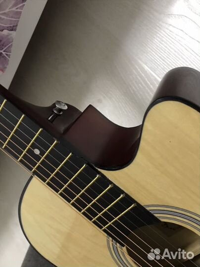 Акустическая гитара