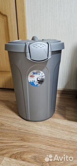 Контейнер для сухого корма