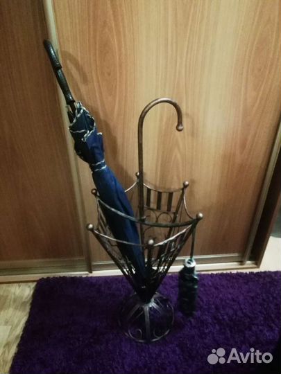 Зонтница подставка для зонтов кованая в интерьер