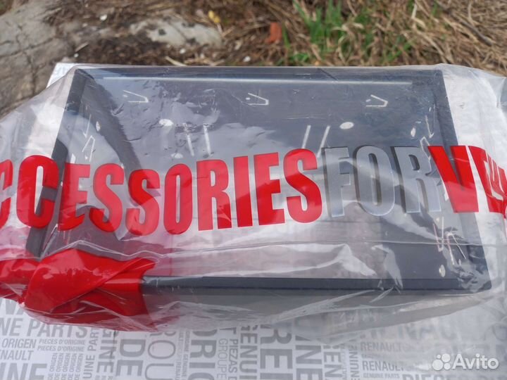 Панель от магнитолы на Renault