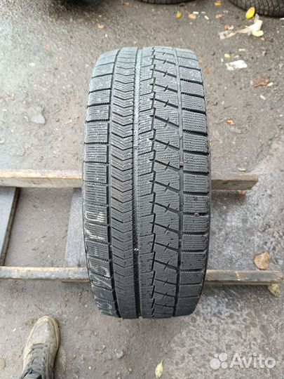 Bridgestone Blizzak VRX 225/45 R18
