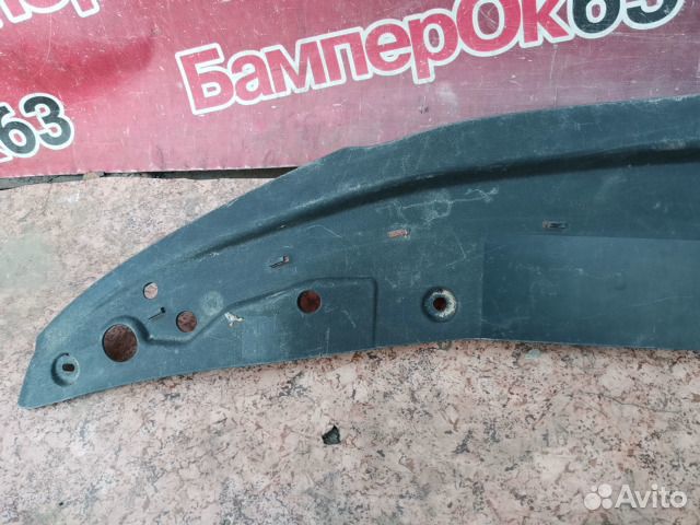 Накладка замка капота передний верхний Toyota Land