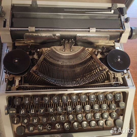 Печатная пишущая машинка