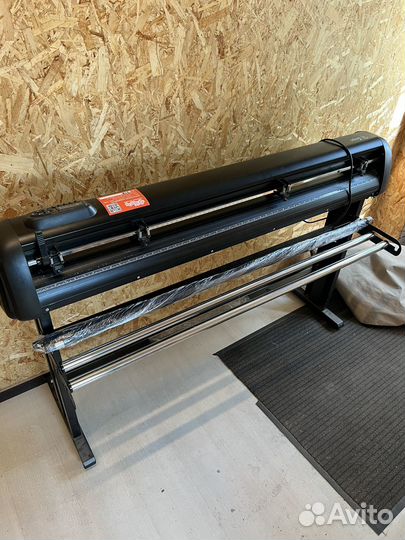 Режущий плоттер Zeoncut pro 1350 (saga-1350I)